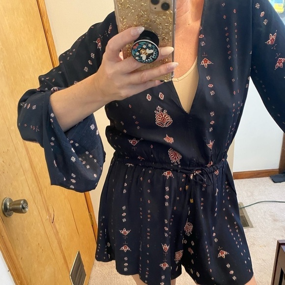 REVOLVE Joya Playsuit Oasis Print Shorts Romper - Picture 9 of 13